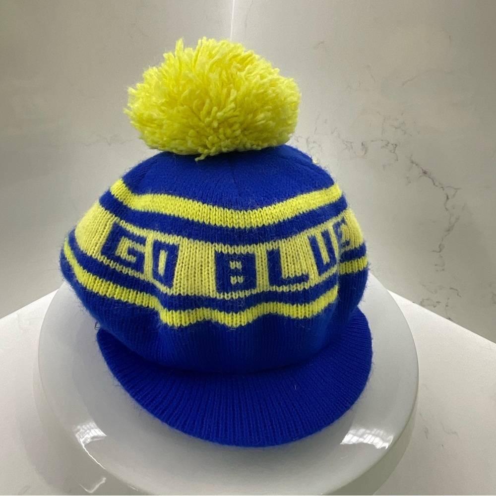 VTG University of Michigan U of M Beanie Cabbie Knit Hat Cap w/ Pom Pom Go Blue